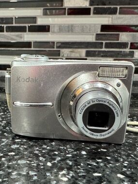 Kodak Silver Point-and-Shoot Digital Camera